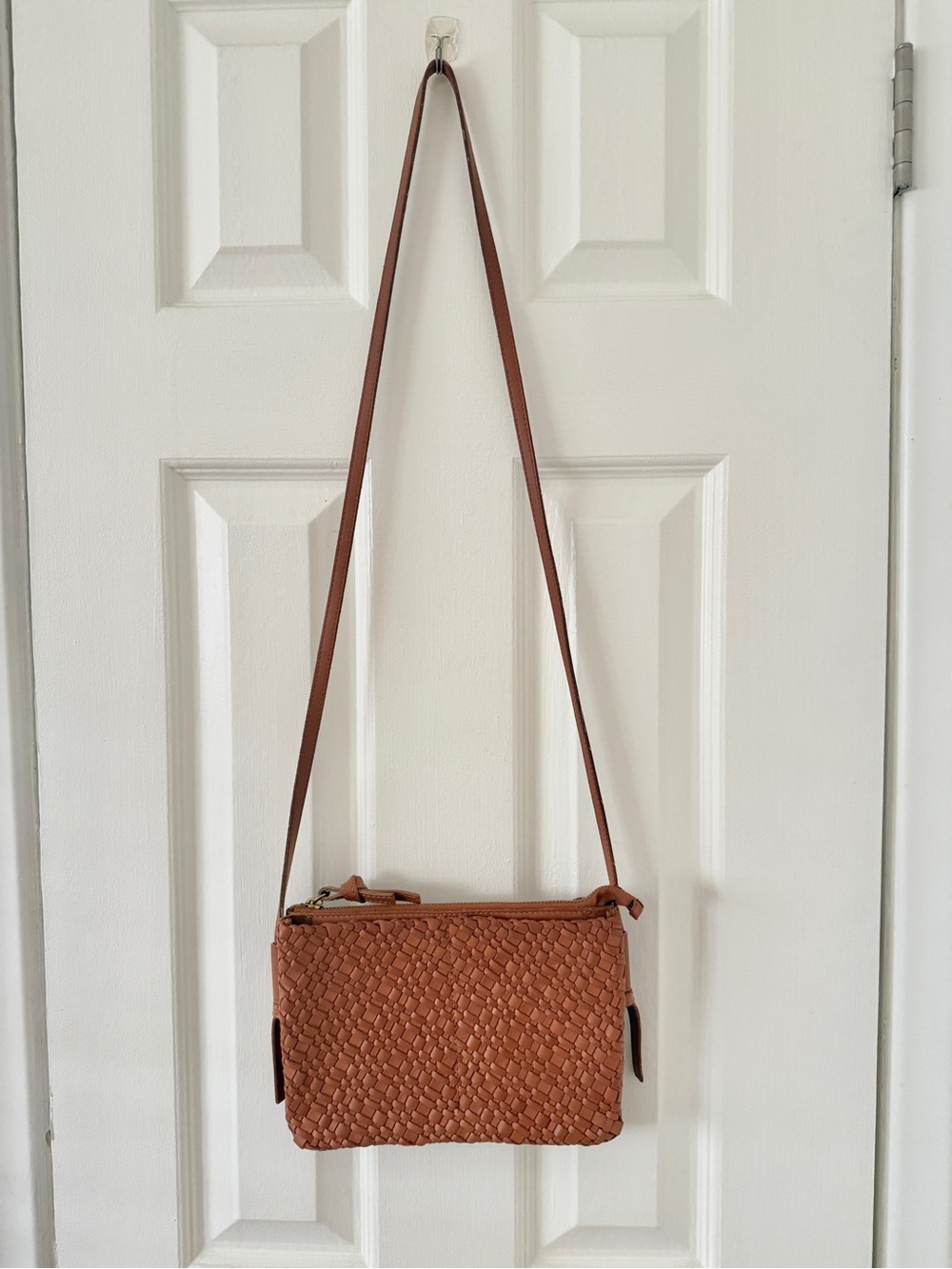Madewell The Knotted Crossbody Bag in Woven Leather, Desert Camel - Picture 3 of 5